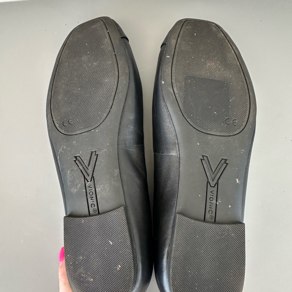 Vionic Black Flats Classic Comfort and Style - Picture 6 of 7